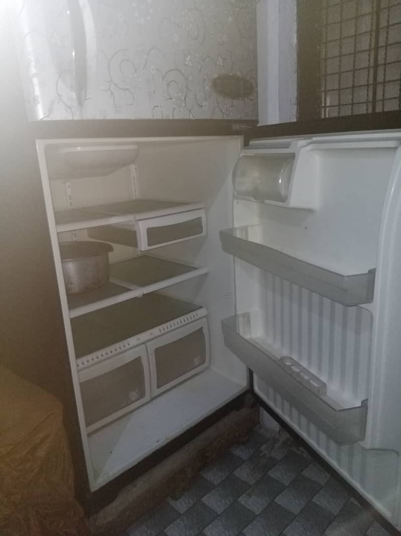 haier 20 cubic feet fridge for sell 1