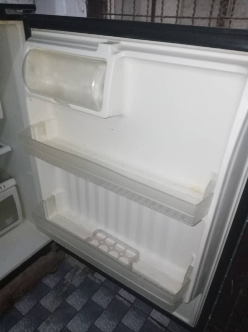 haier 20 cubic feet fridge for sell 2