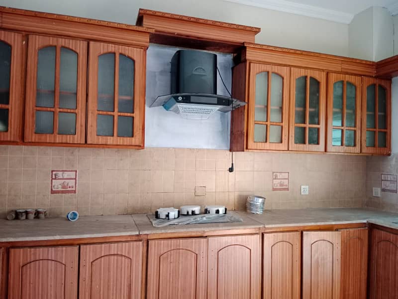 1 kanal upper portion  For Rent in Gulraiz phase 3 6