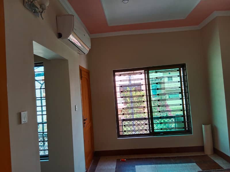 1 kanal upper portion  For Rent in Gulraiz phase 3 10