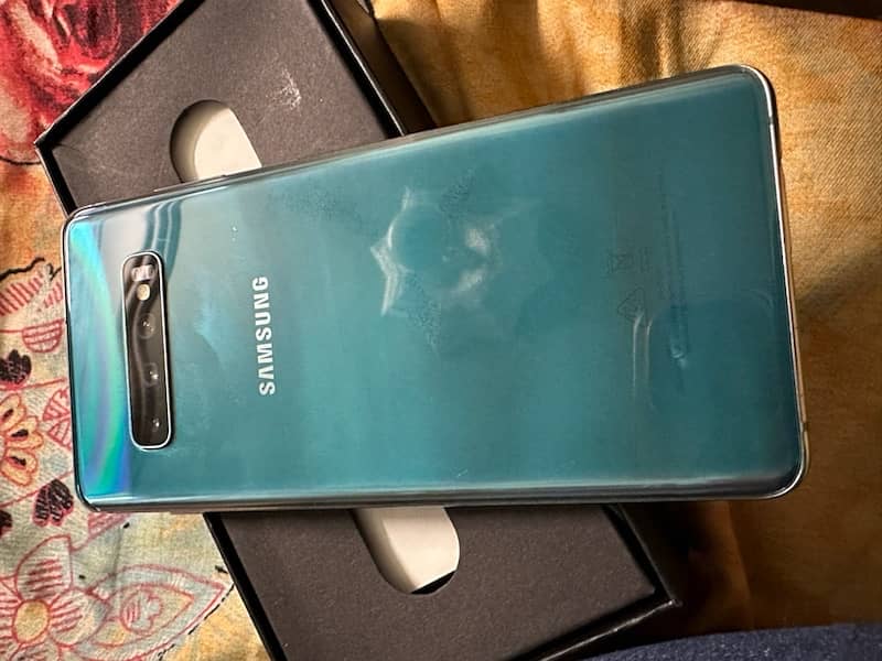 Samsung Galaxy s10+ 4