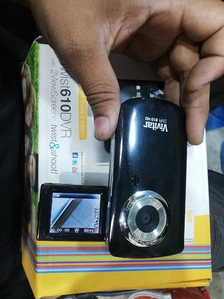 vivitar  itwist610DVR with 2view screen  twist& shoot 11