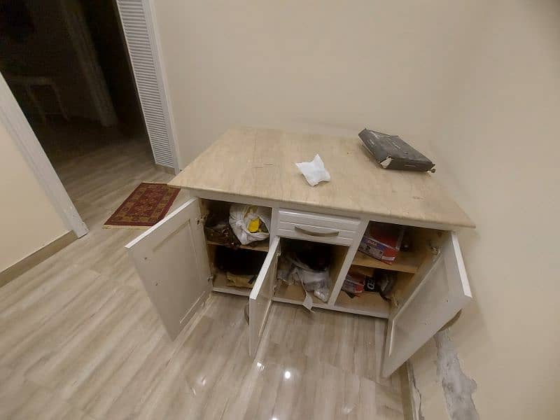 Heavy centre table for kitchen 0