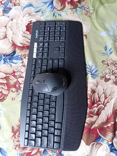 Logitech MK 850 Wireless + Bluetooth Multi Device Keyboard Mouse Combo 2