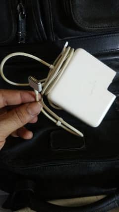 i am selling Apple MacBook Pro 15 inch charger 0
