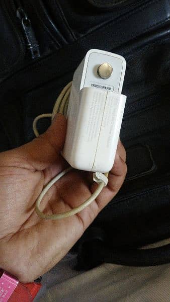 i am selling Apple MacBook Pro 15 inch charger 1