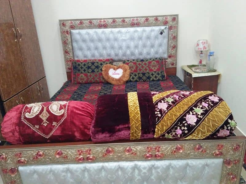 Bed King Size With 2 side table,Dressing Table with stool 2