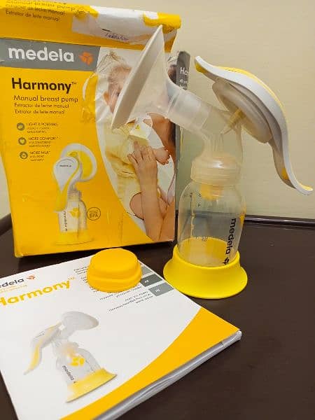 orignal Branded Madela Hormoeny Manual Breasts pump with Box 5