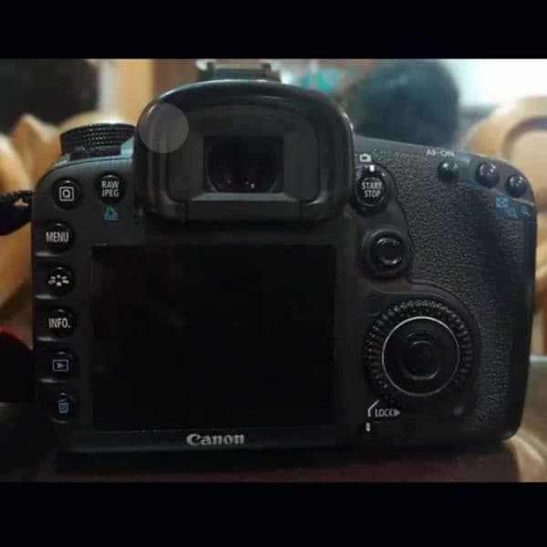 Orginal Canon EOS 7D Camera with 18-55 lense like brand new condition 3