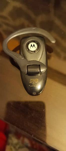 Motorola H350 Bluetooth Headset 1