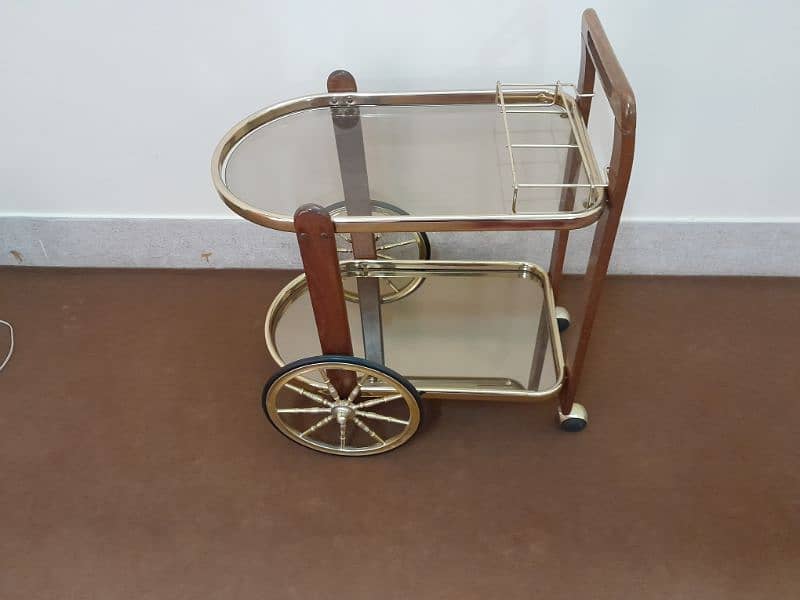 Selling tea trolley never used imported 1