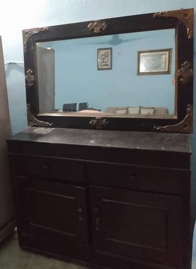 Dressing table (0345 3144490)