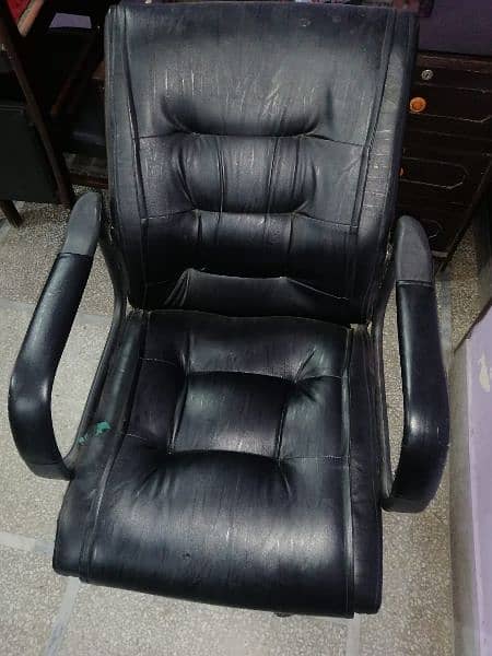 Black office Chair 1