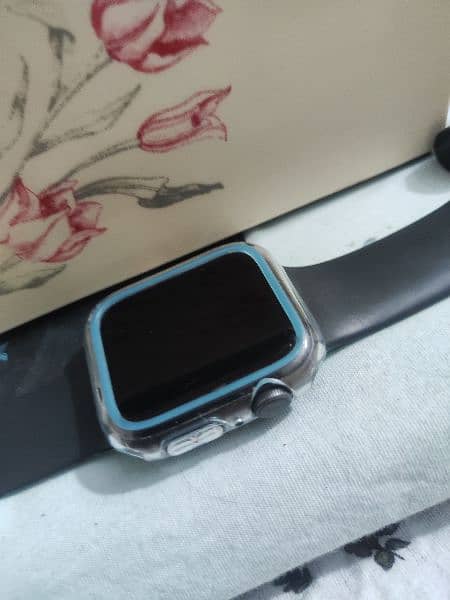 Apple Watch Series 4 - 10/9 Like New Condition With Complete Box 2