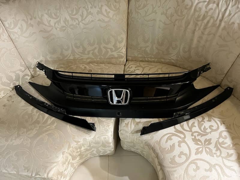 Honda Civic 2016-2021 OEM grill 0