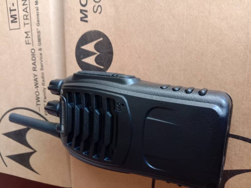 New Motrola MT 828 Walkie talkie FRS, GMRS Talkabout Wireless intercom 5