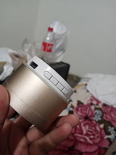 Bluetooth speaker 0