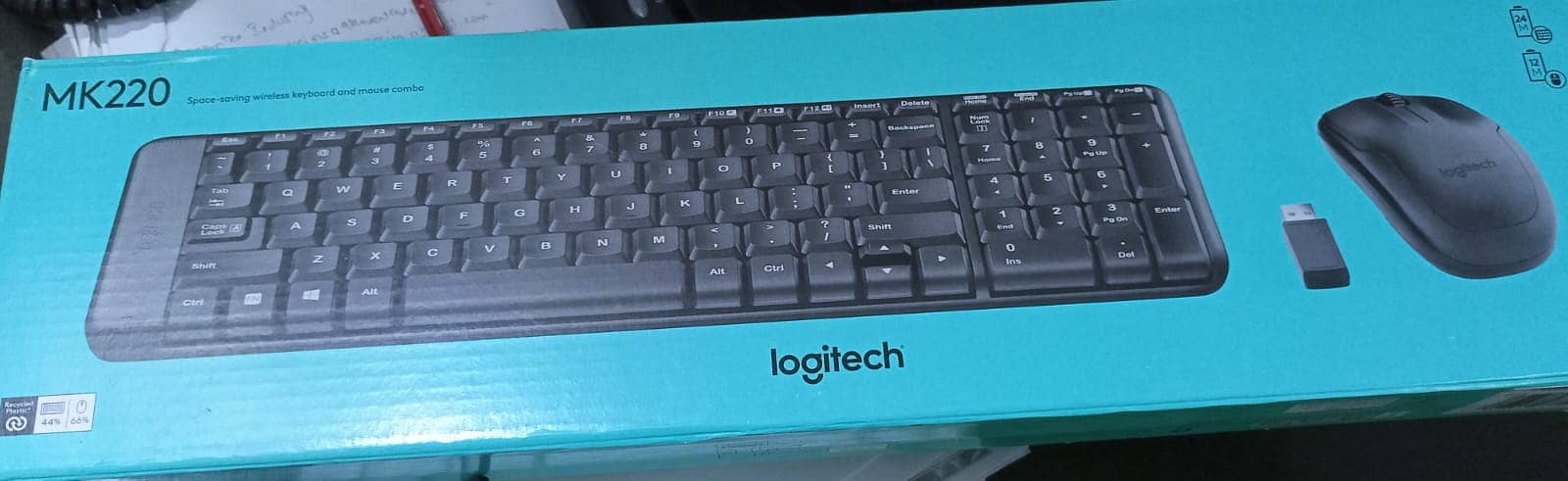 Logitech MK220 Compact Wireless Keyboard Mouse Combo 0