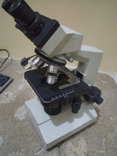 Microscope chaina good condition 2