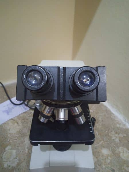 Microscope chaina good condition 3