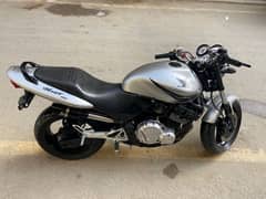 Heavy sports bike Honda Hornet 400cc in perfect condition !!