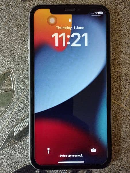 iPhone XR 64gb white clr LLA model non PTA from USA 1