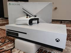 XBOX ONE S 1TB NEW CONDITION