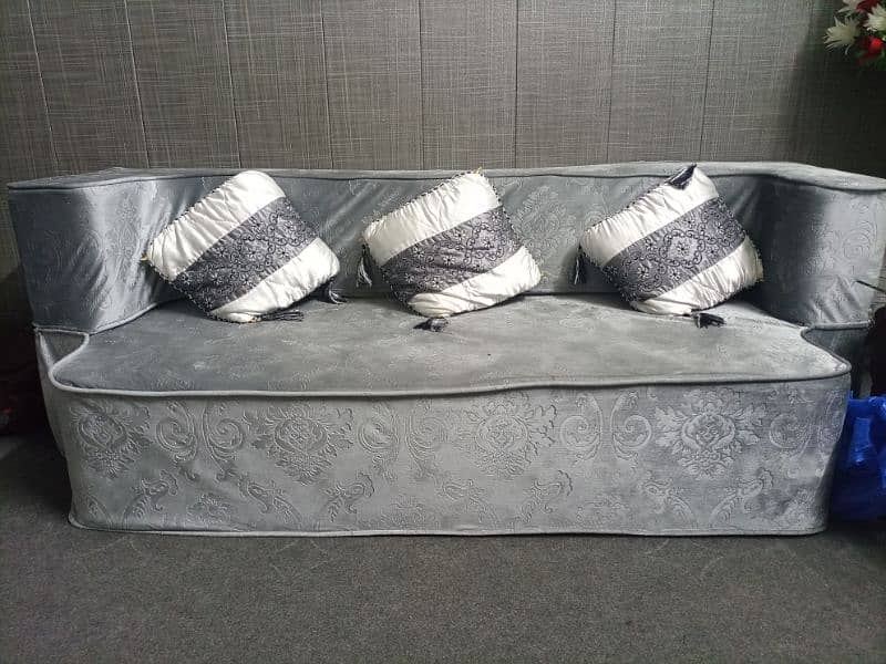 urgent Sofa cumbed not used with free washable cover 1