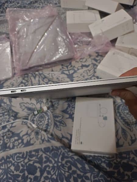 MACBOOK PRO LATE 2019 15 INCH TOUCHBAR i7 6 CORE 2.6 16GB RAM 512GB 5