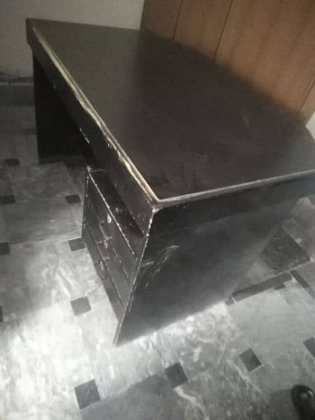 office Table for sale. condition Good 1