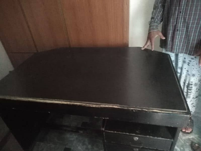 office Table for sale. condition Good 2