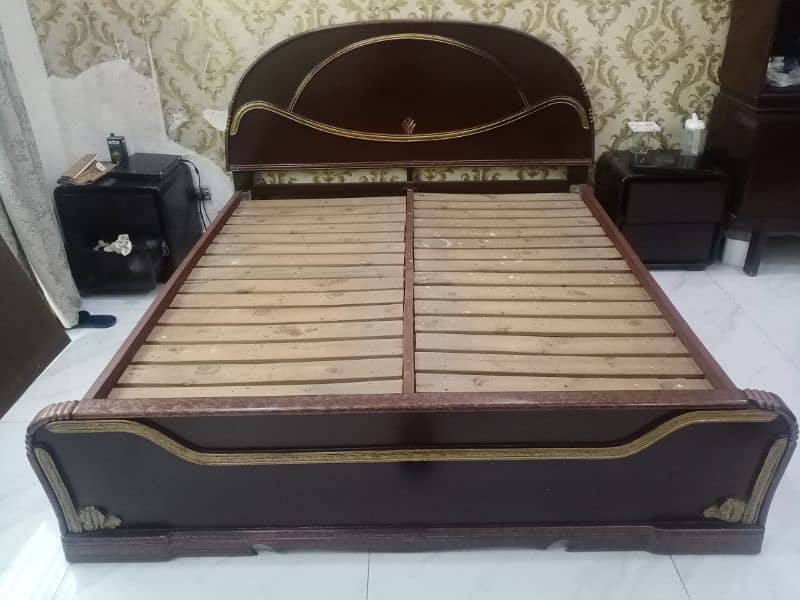 King size Wooden Bed (Size 6'-6" x 6') with Mattress 0