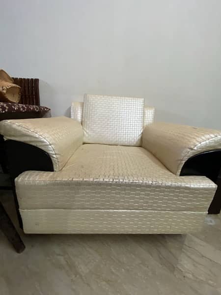 SINGLE LUXURIOUS Habitt SOFA 1