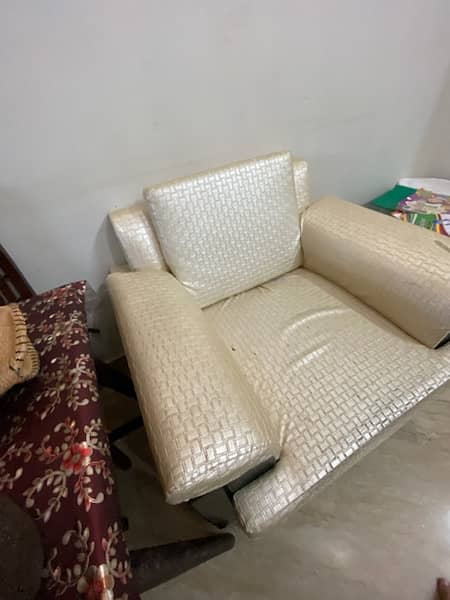 SINGLE LUXURIOUS Habitt SOFA 3