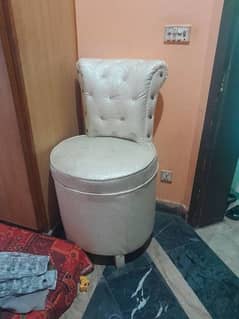 white chair 0