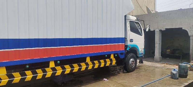 dongfeng Hino Mazda truck container 13