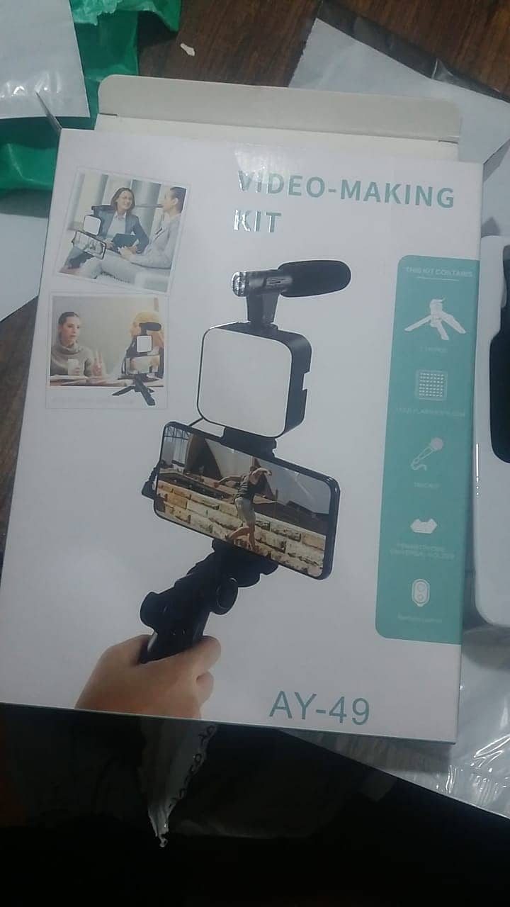 Vlogging kit video mobile and Wireless Mic Availa 18
