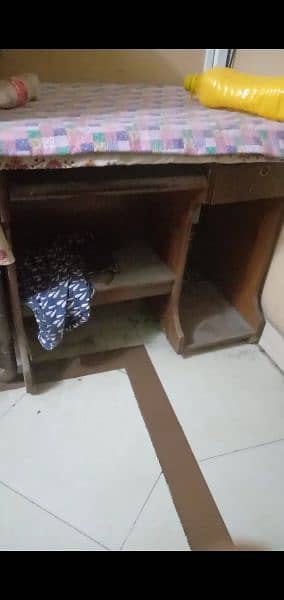 study/computer table 10/10 condition 0