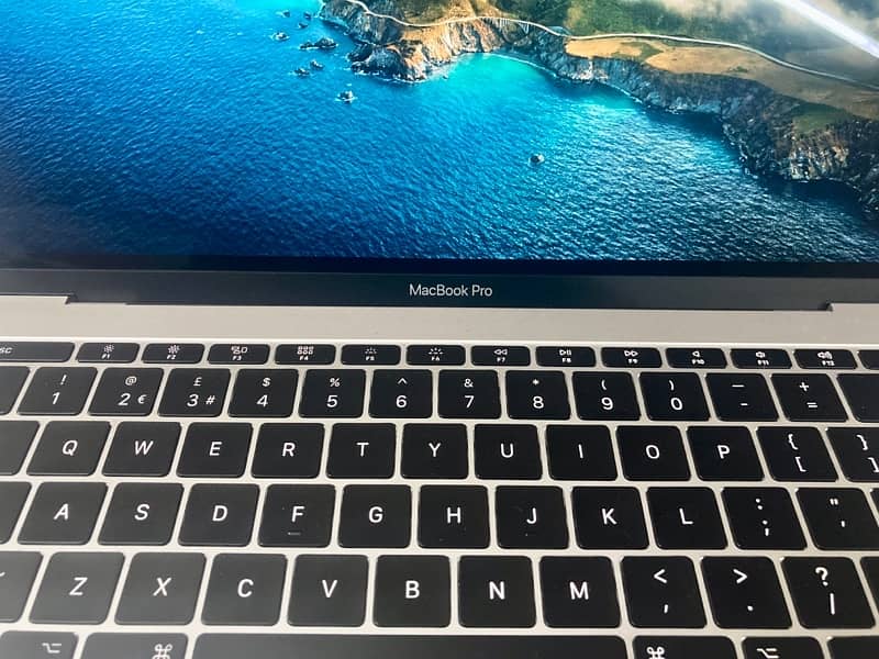 apple macbook pro 2017 13 inches 2