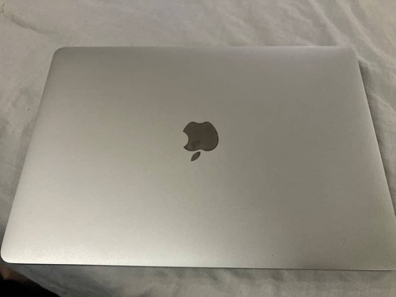 apple macbook pro 2017 13 inches 1