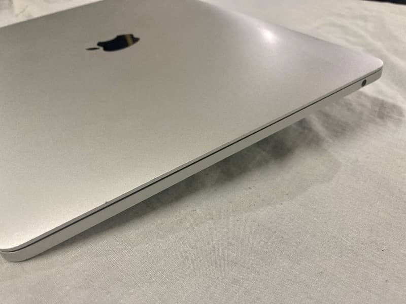 apple macbook pro 2017 13 inches 9