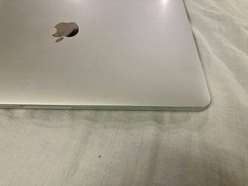 apple macbook pro 2017 13 inches 11