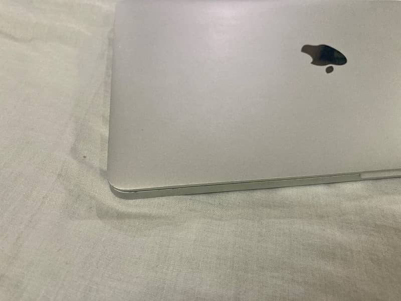 apple macbook pro 2017 13 inches 12