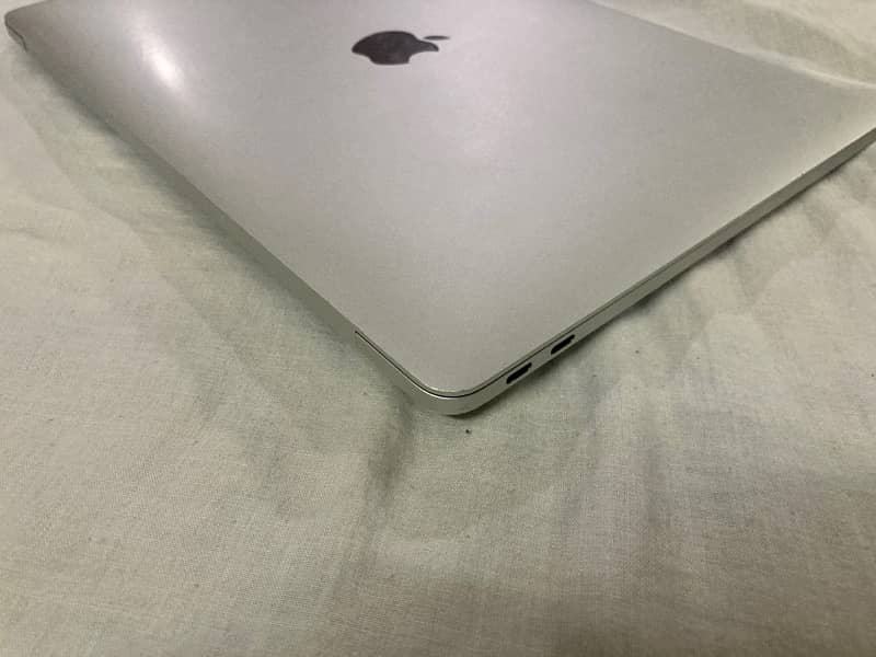 apple macbook pro 2017 13 inches 14