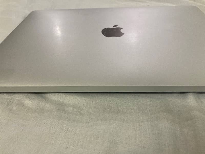 apple macbook pro 2017 13 inches 16