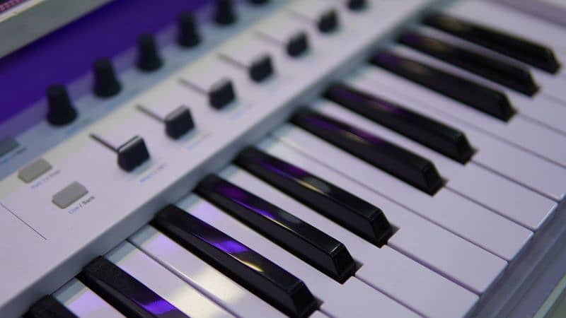 Arturia KeyLab Essential 49 – Universal MIDI Controller White 1
