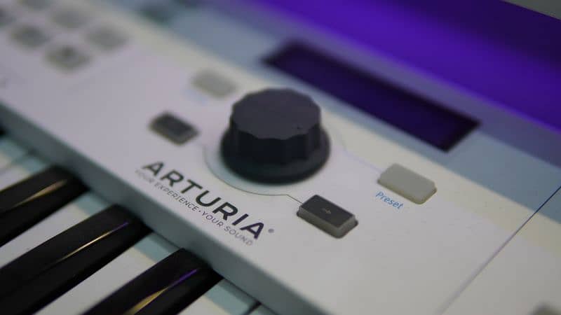 Arturia KeyLab Essential 49 – Universal MIDI Controller White 2