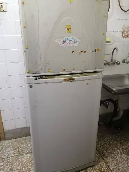 Dawlance Fridge Big Size -call 0,3,2,1,4,2,4,0,8,8,1 >read description 10