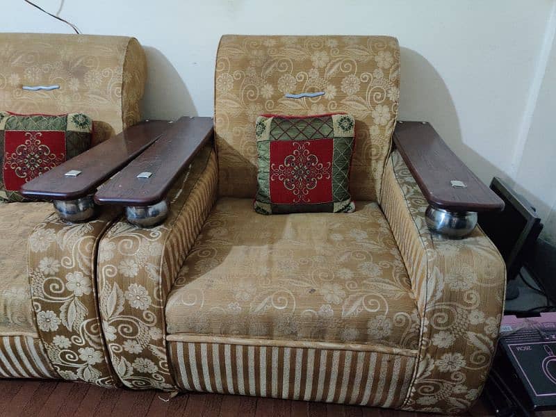 5 seater Sofa For sale condition like new 4