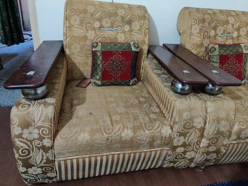 5 seater Sofa For sale condition like new 5